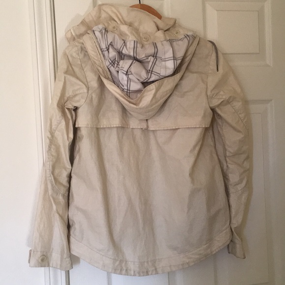 Rustic bone-colored Columbia windbreaker - Picture 2 of 2